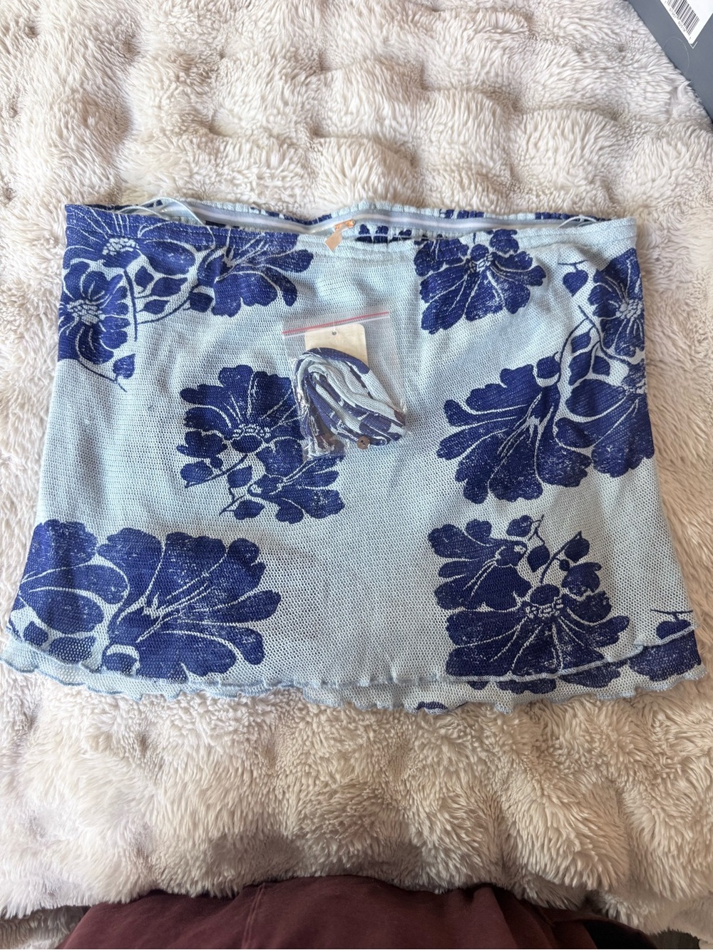 New with tags Free People floral strapless top in size XL. Features a light blue